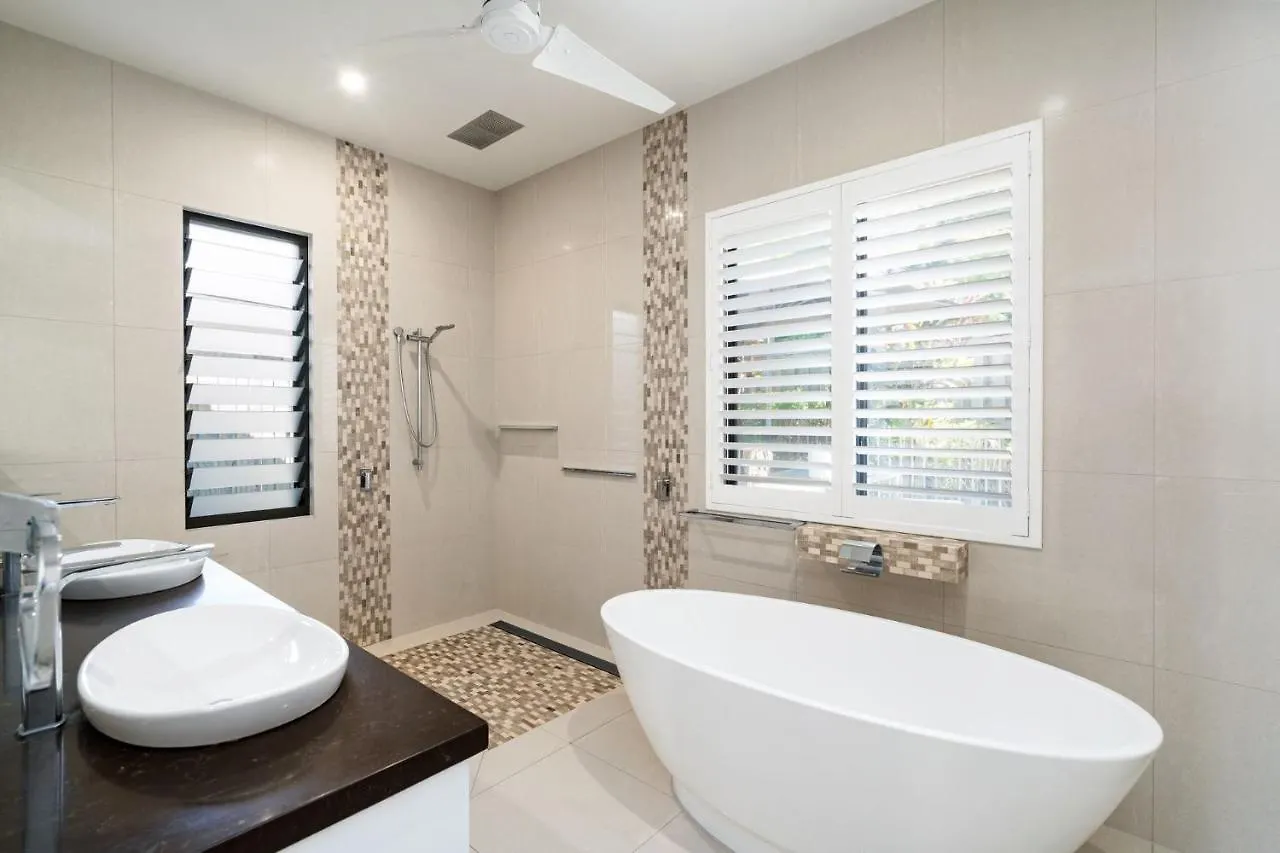 Belle Escapes 100 Cascade Villa Palm Cove Holiday home