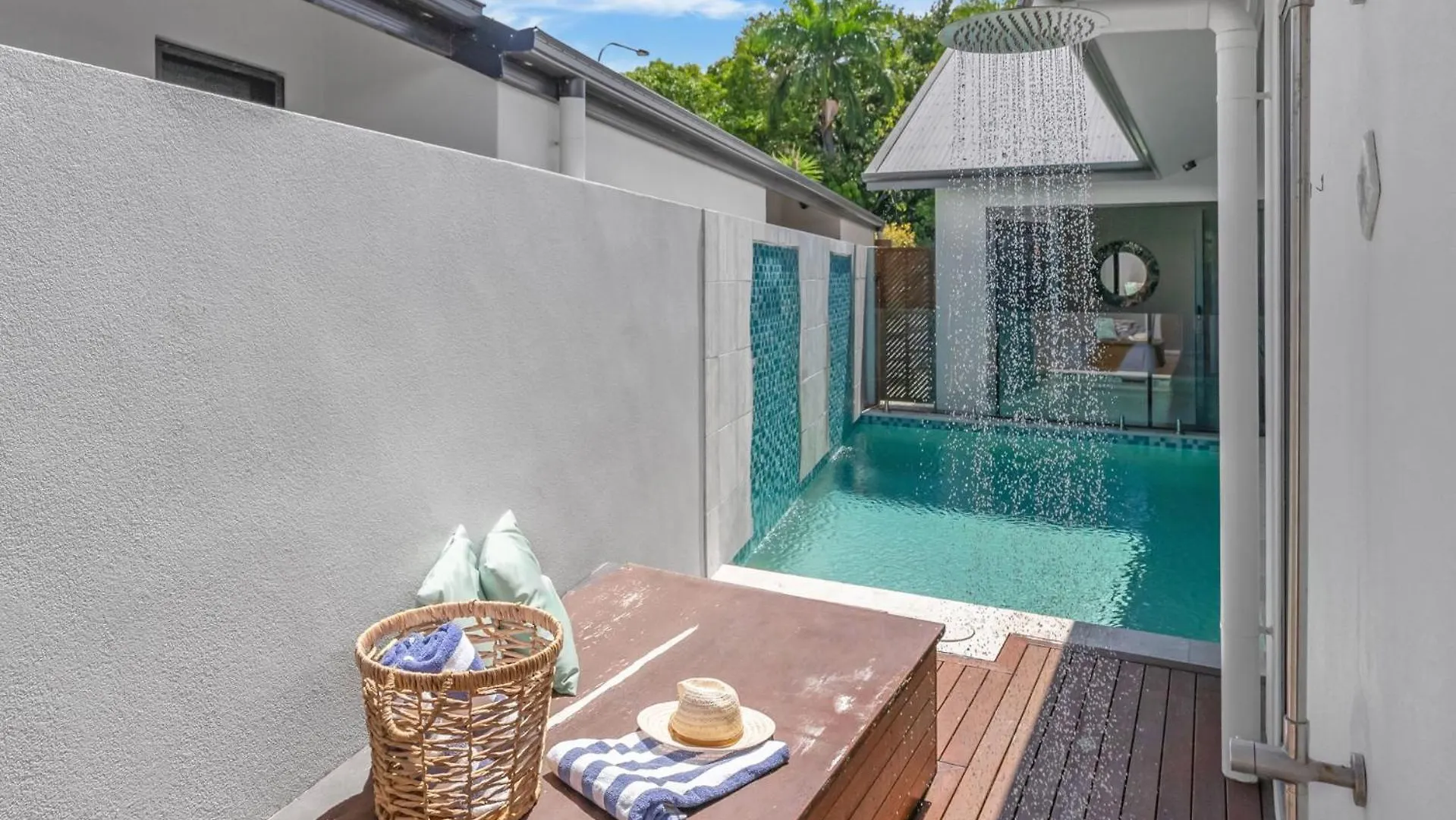 Belle Escapes 100 Cascade Villa Palm Cove Holiday home