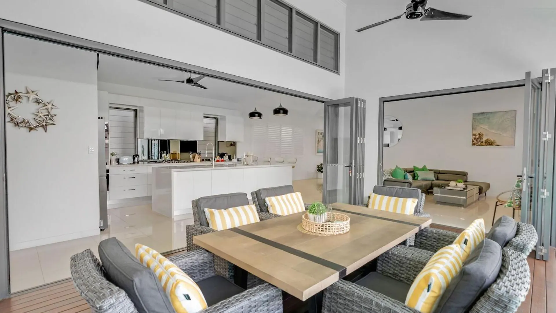 Belle Escapes 100 Cascade Villa Palm Cove Holiday home