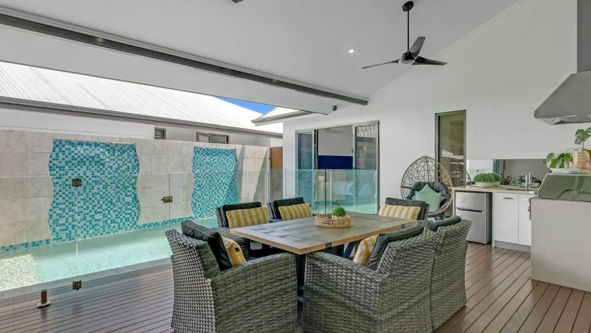 Belle Escapes 100 Cascade Villa Palm Cove Holiday home